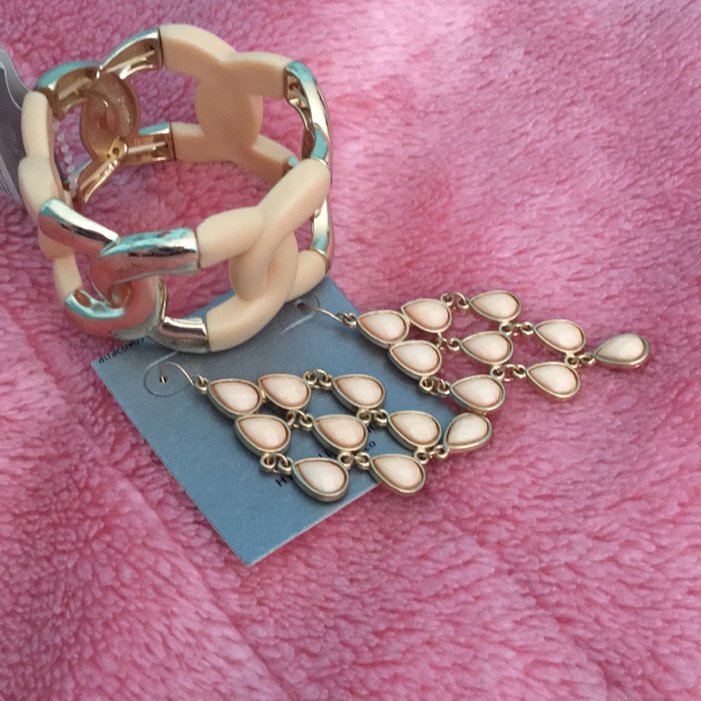 Earrings and bracelet set